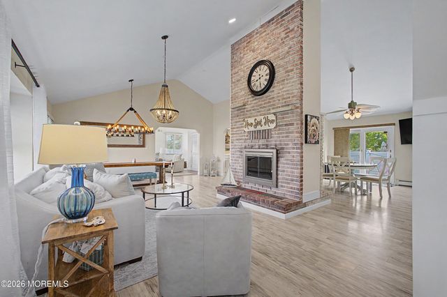 212 Riviera Drive, Toms River, NJ 08753