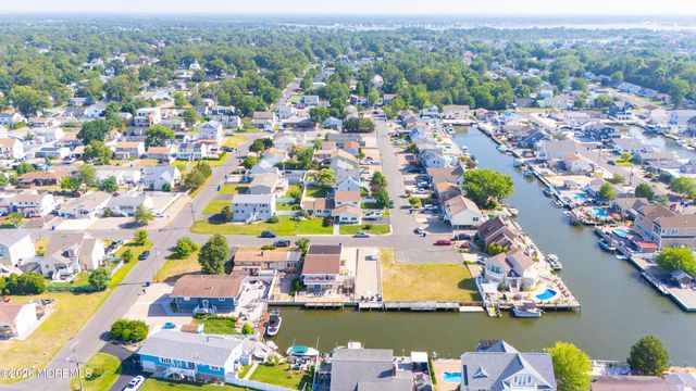 212 Riviera Drive, Toms River, NJ 08753