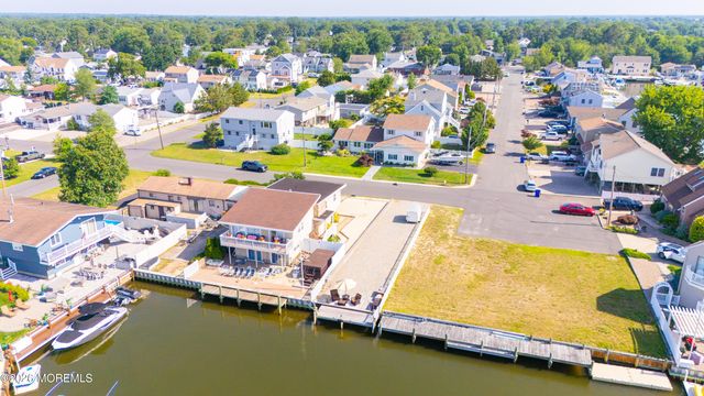 212 Riviera Drive, Toms River, NJ 08753