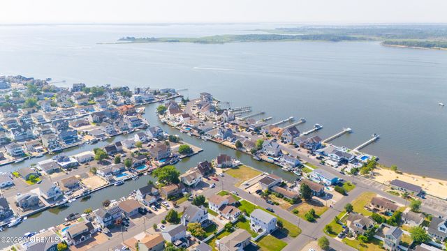 212 Riviera Drive, Toms River, NJ 08753