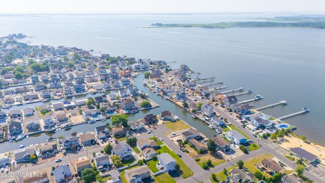 212 Riviera Drive, Toms River, NJ 08753