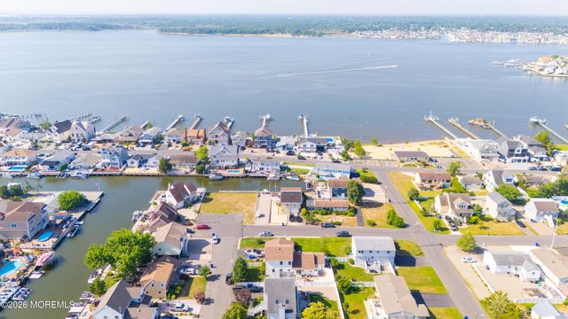 212 Riviera Drive, Toms River, NJ 08753