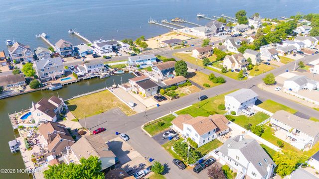 212 Riviera Drive, Toms River, NJ 08753
