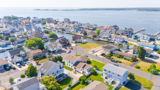 212 Riviera Drive, Toms River, NJ 08753