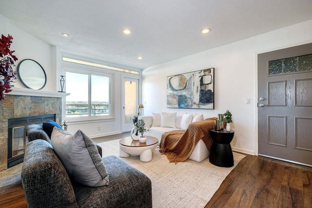 4402 Mentone St 304, San Diego, CA 92107