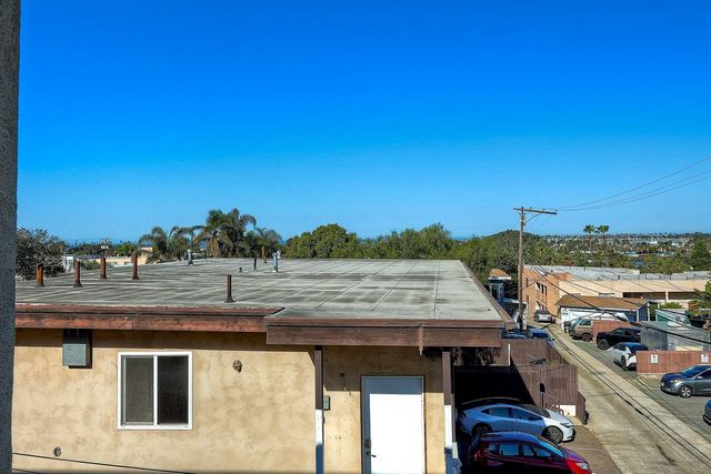 4402 Mentone St 304, San Diego, CA 92107