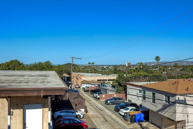 4402 Mentone St 304, San Diego, CA 92107