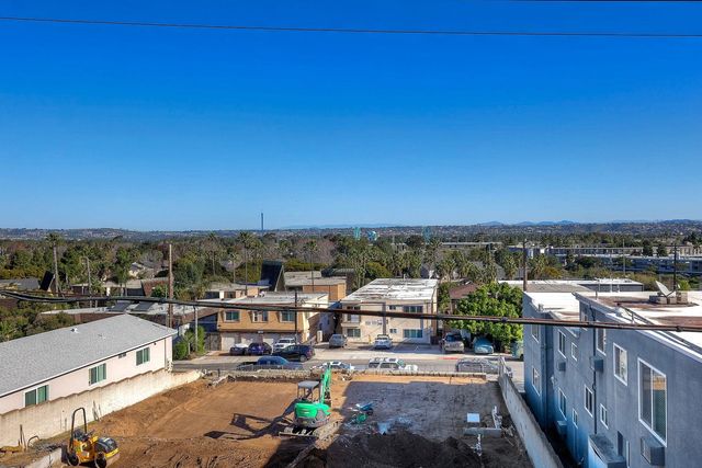 4402 Mentone St 304, San Diego, CA 92107