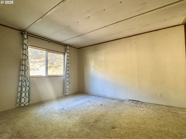 2263 CANYONVILLE RIDDLE Rd, Riddle, OR 97469