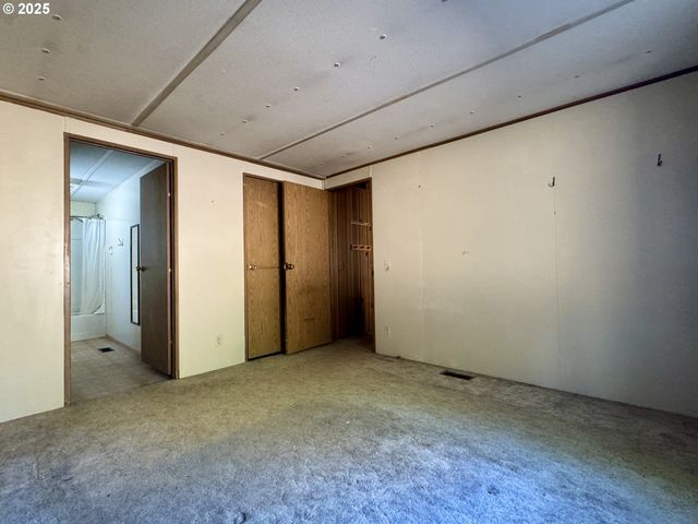 2263 CANYONVILLE RIDDLE Rd, Riddle, OR 97469