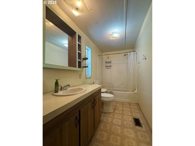 2263 CANYONVILLE RIDDLE Rd, Riddle, OR 97469