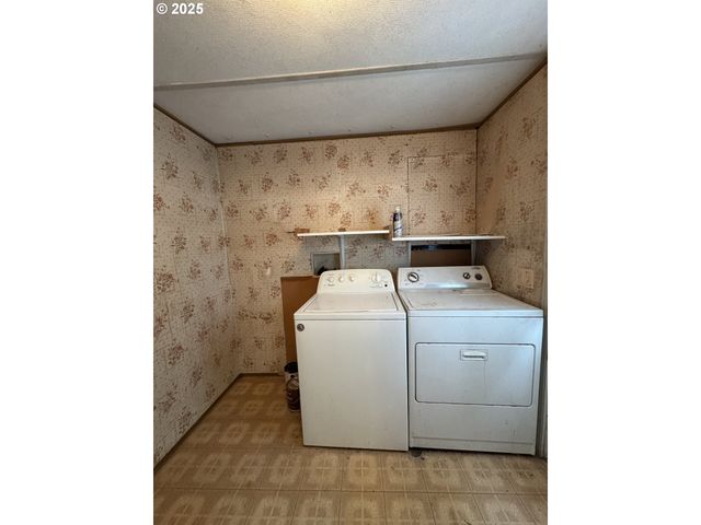 2263 CANYONVILLE RIDDLE Rd, Riddle, OR 97469