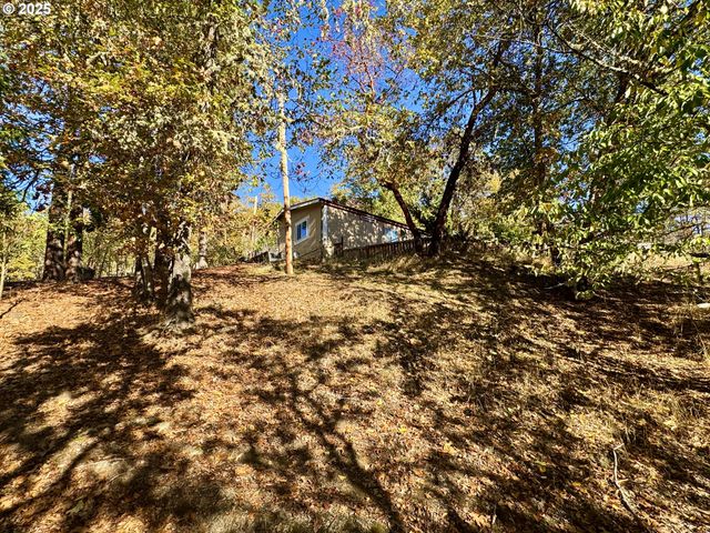 2263 CANYONVILLE RIDDLE Rd, Riddle, OR 97469