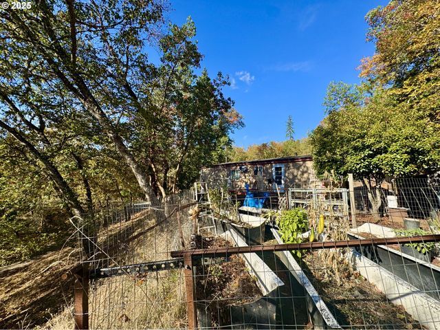 2263 CANYONVILLE RIDDLE Rd, Riddle, OR 97469