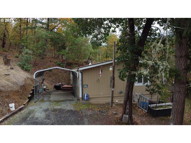 2263 CANYONVILLE RIDDLE Rd, Riddle, OR 97469