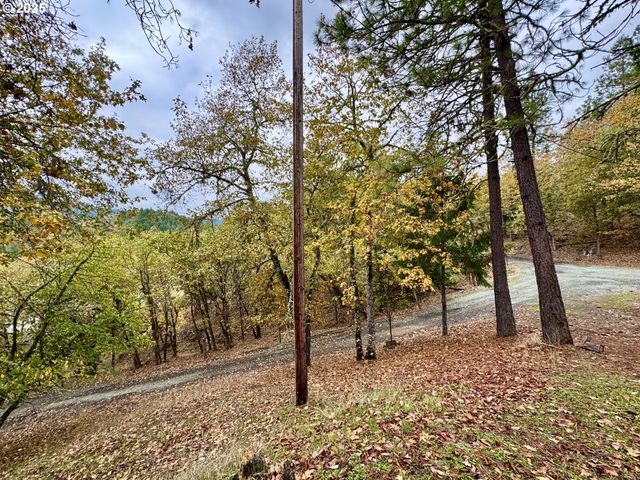 2263 CANYONVILLE RIDDLE Rd, Riddle, OR 97469