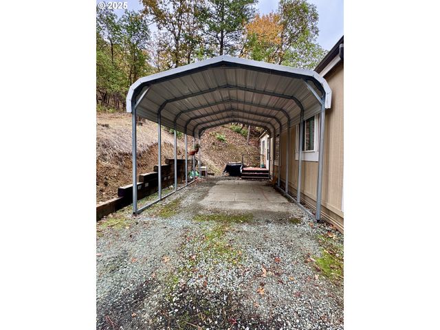 2263 CANYONVILLE RIDDLE Rd, Riddle, OR 97469