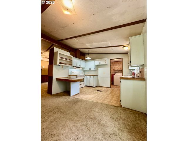 2263 CANYONVILLE RIDDLE Rd, Riddle, OR 97469