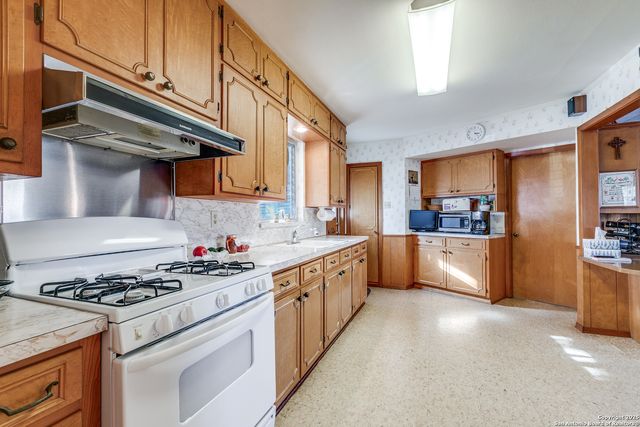 140 Olympia, San Antonio, TX 78201