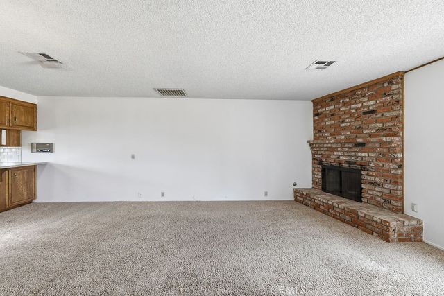 2350 W Avenue M8, Palmdale, CA 93551