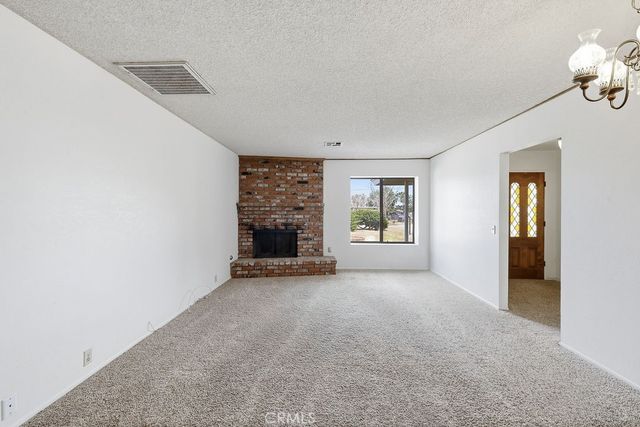 2350 W Avenue M8, Palmdale, CA 93551