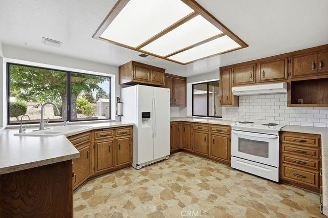 2350 W Avenue M8, Palmdale, CA 93551