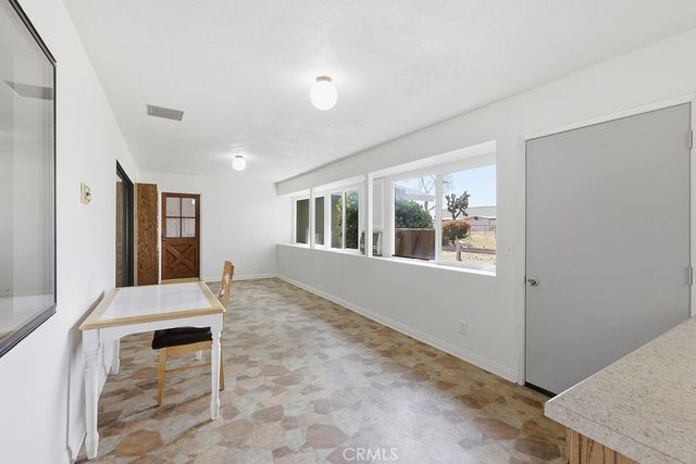 2350 W Avenue M8, Palmdale, CA 93551