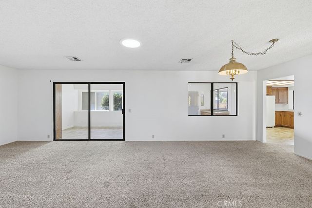 2350 W Avenue M8, Palmdale, CA 93551