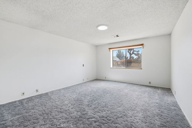 2350 W Avenue M8, Palmdale, CA 93551
