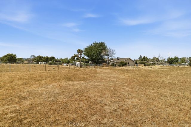 2350 W Avenue M8, Palmdale, CA 93551