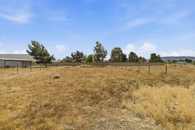 2350 W Avenue M8, Palmdale, CA 93551