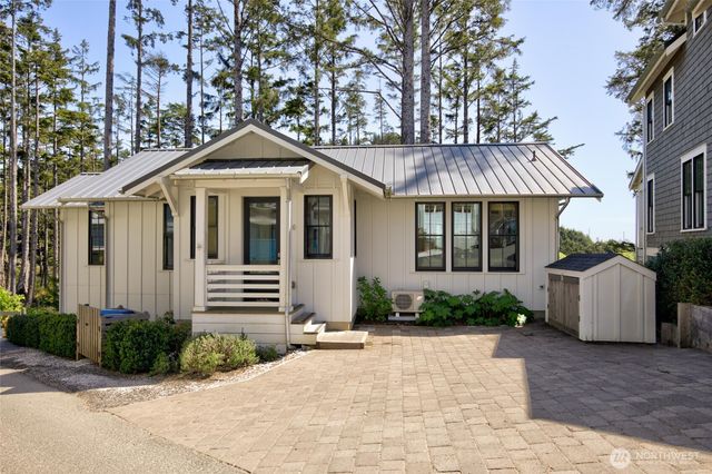 46 Seaside Lane, Pacific Beach, WA 98571