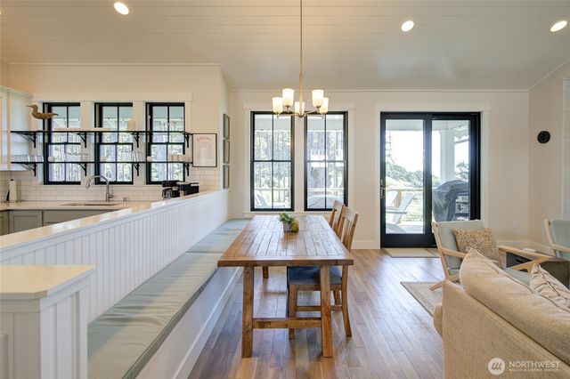 46 Seaside Lane, Pacific Beach, WA 98571