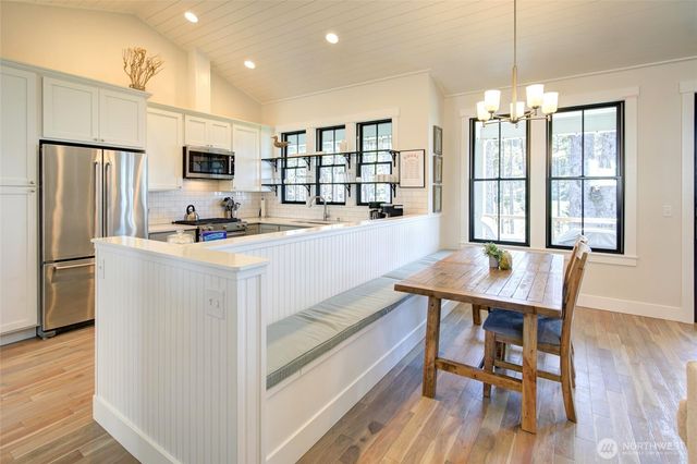 46 Seaside Lane, Pacific Beach, WA 98571