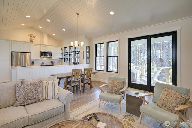 46 Seaside Lane, Pacific Beach, WA 98571