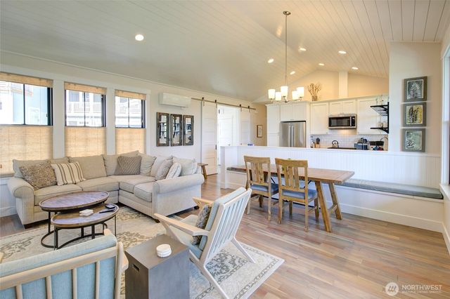 46 Seaside Lane, Pacific Beach, WA 98571