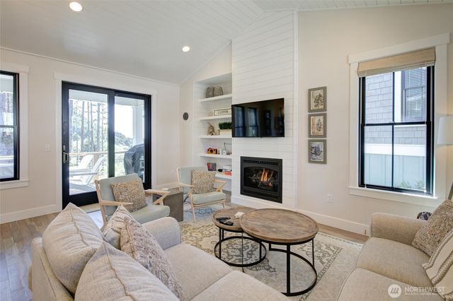 46 Seaside Lane, Pacific Beach, WA 98571