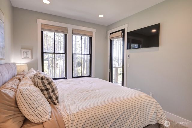 46 Seaside Lane, Pacific Beach, WA 98571