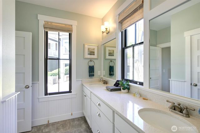 46 Seaside Lane, Pacific Beach, WA 98571