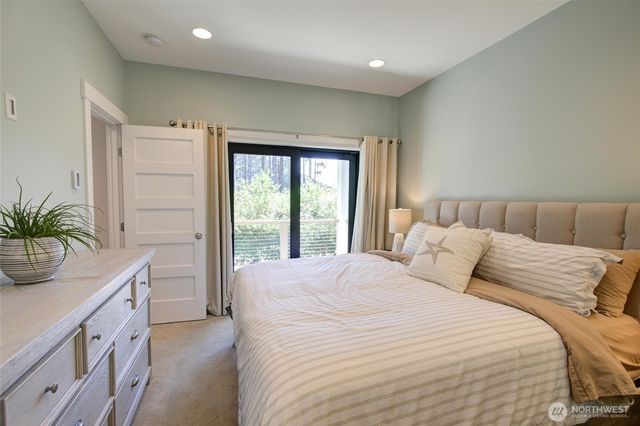 46 Seaside Lane, Pacific Beach, WA 98571