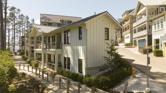 46 Seaside Lane, Pacific Beach, WA 98571