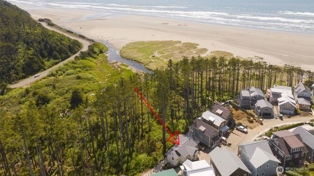 46 Seaside Lane, Pacific Beach, WA 98571