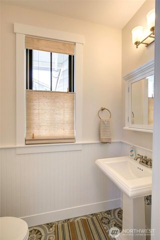 46 Seaside Lane, Pacific Beach, WA 98571