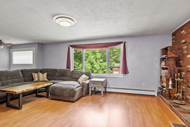 109 Main Street, Raymond, NH 03077