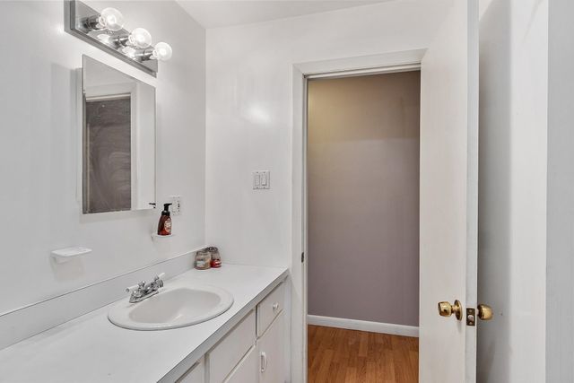 109 Main Street, Raymond, NH 03077