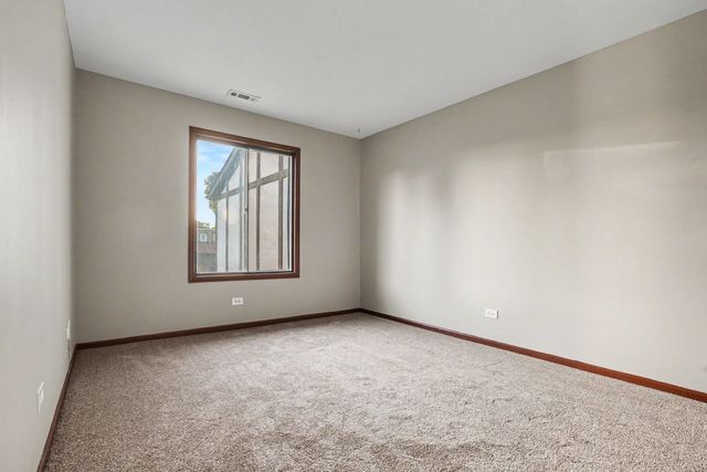 219 Uteg Street E, Crystal Lake, IL 60014