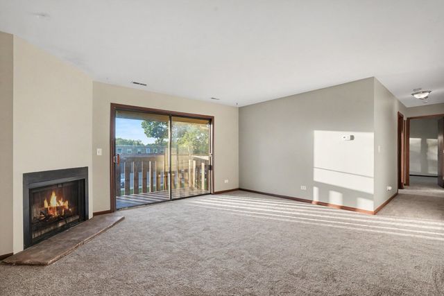 219 Uteg Street E, Crystal Lake, IL 60014