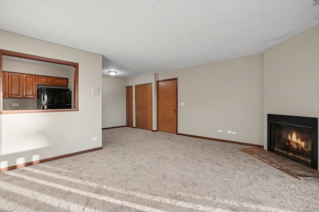 219 Uteg Street E, Crystal Lake, IL 60014