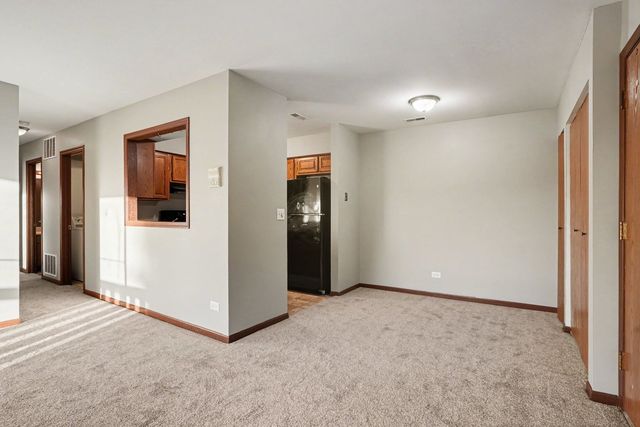 219 Uteg Street E, Crystal Lake, IL 60014