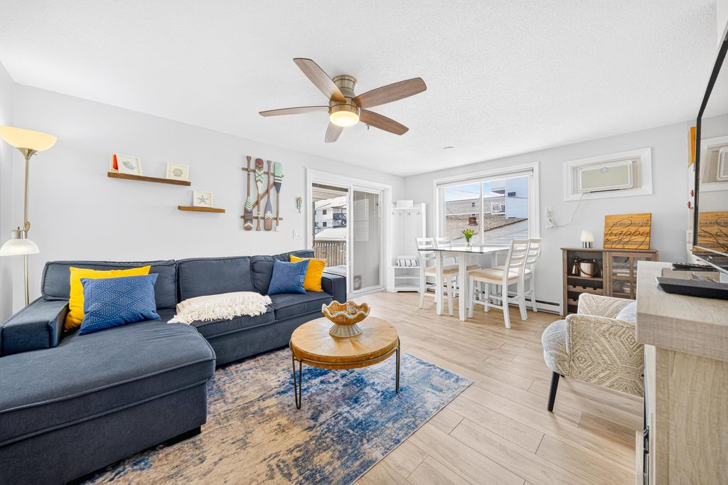Image 13 of property listing at 421 Ocean Blvd Unit 4S, Hampton, NH 03842